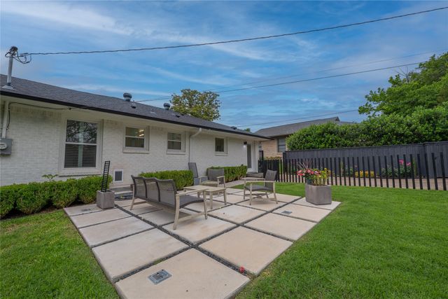 864 Peavy Road, Dallas, TX 75218