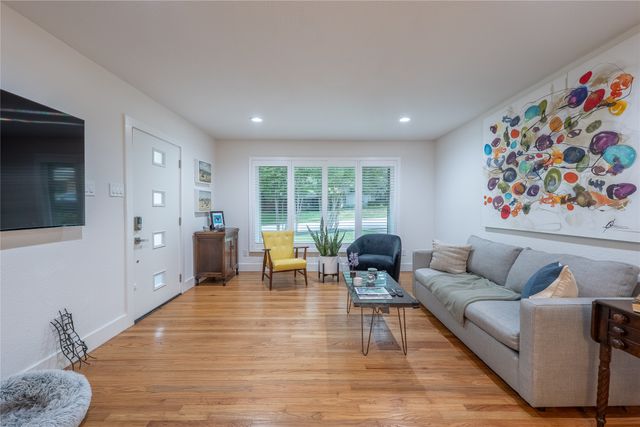 864 Peavy Road, Dallas, TX 75218