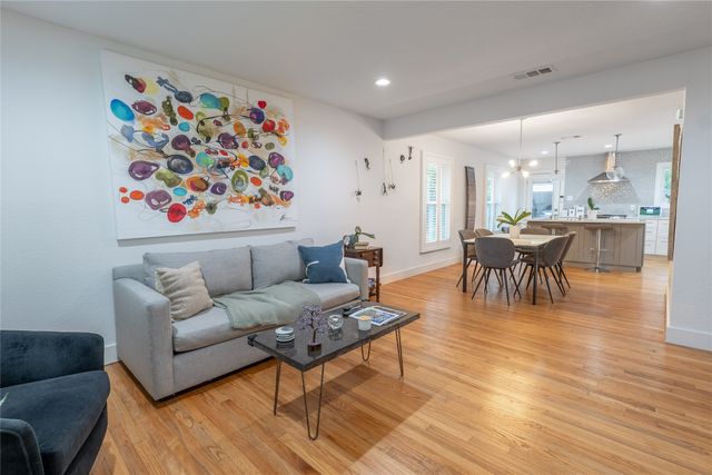 864 Peavy Road, Dallas, TX 75218