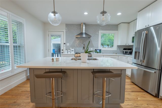 864 Peavy Road, Dallas, TX 75218