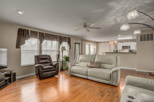1816 Knollmont Drive, Florence, KY 41042