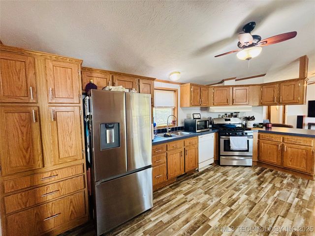 416614 Caribou Lane, Eufaula, OK 74432