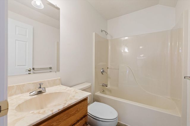 14 Angell Brook Dr 14, West Boylston, MA 01583