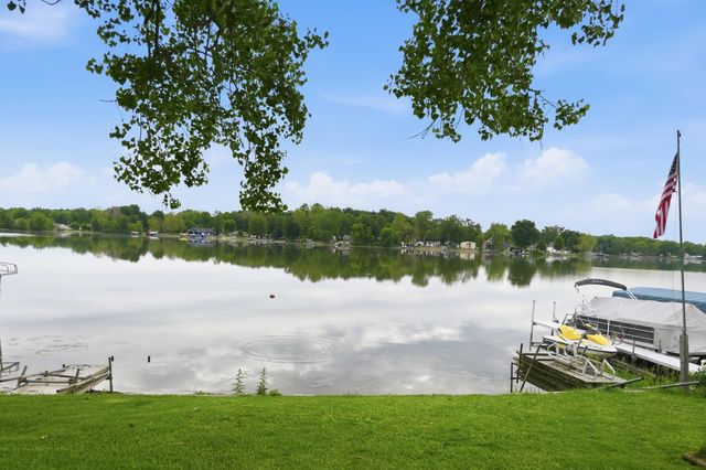 55 Lane 275B Turkey Lake, Hudson, IN 46747