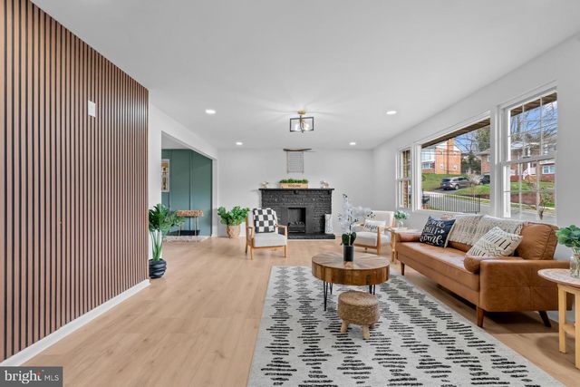 2402 FAIRLAWN ST, Temple Hills, MD 20748