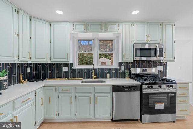 2402 FAIRLAWN ST, Temple Hills, MD 20748