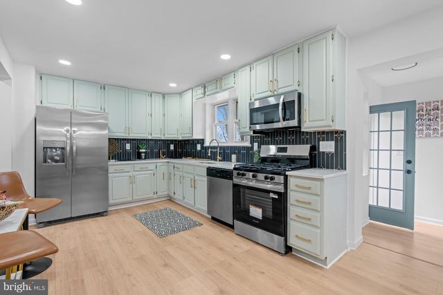 2402 FAIRLAWN ST, Temple Hills, MD 20748