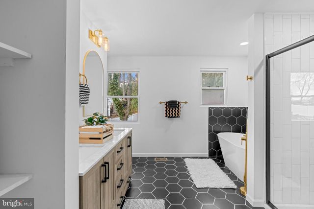 2402 FAIRLAWN ST, Temple Hills, MD 20748