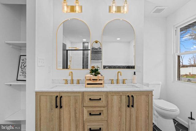 2402 FAIRLAWN ST, Temple Hills, MD 20748