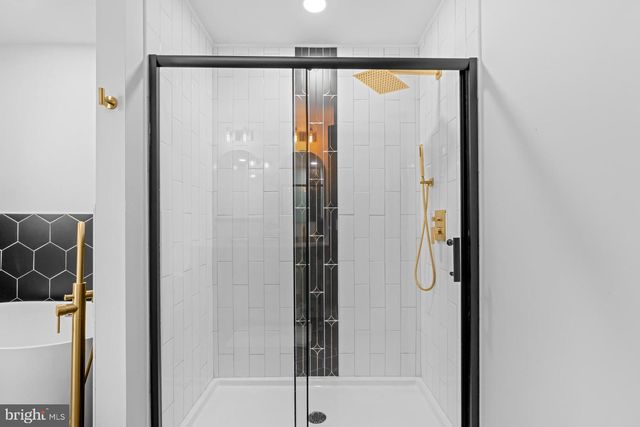 2402 FAIRLAWN ST, Temple Hills, MD 20748