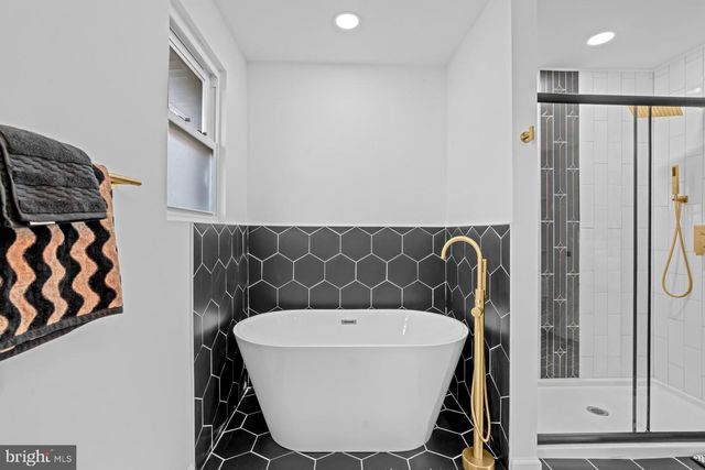 2402 FAIRLAWN ST, Temple Hills, MD 20748