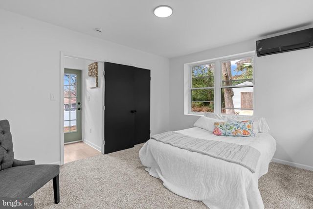 2402 FAIRLAWN ST, Temple Hills, MD 20748