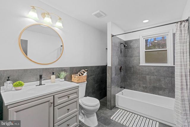 2402 FAIRLAWN ST, Temple Hills, MD 20748