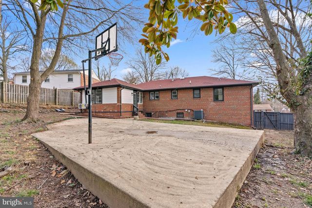 2402 FAIRLAWN ST, Temple Hills, MD 20748