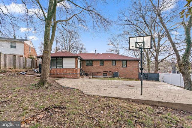 2402 FAIRLAWN ST, Temple Hills, MD 20748