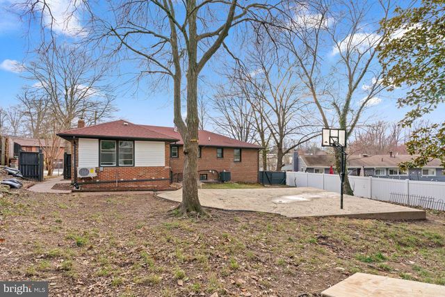 2402 FAIRLAWN ST, Temple Hills, MD 20748