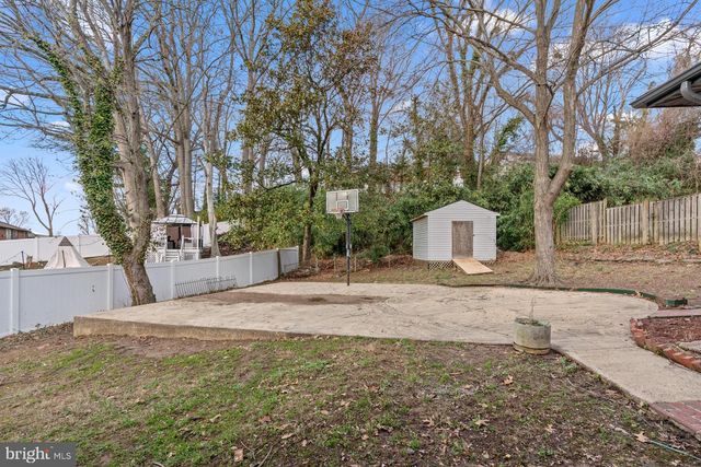 2402 FAIRLAWN ST, Temple Hills, MD 20748