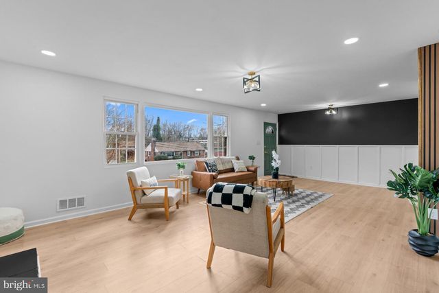 2402 FAIRLAWN ST, Temple Hills, MD 20748