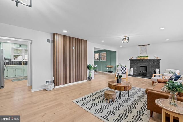 2402 FAIRLAWN ST, Temple Hills, MD 20748