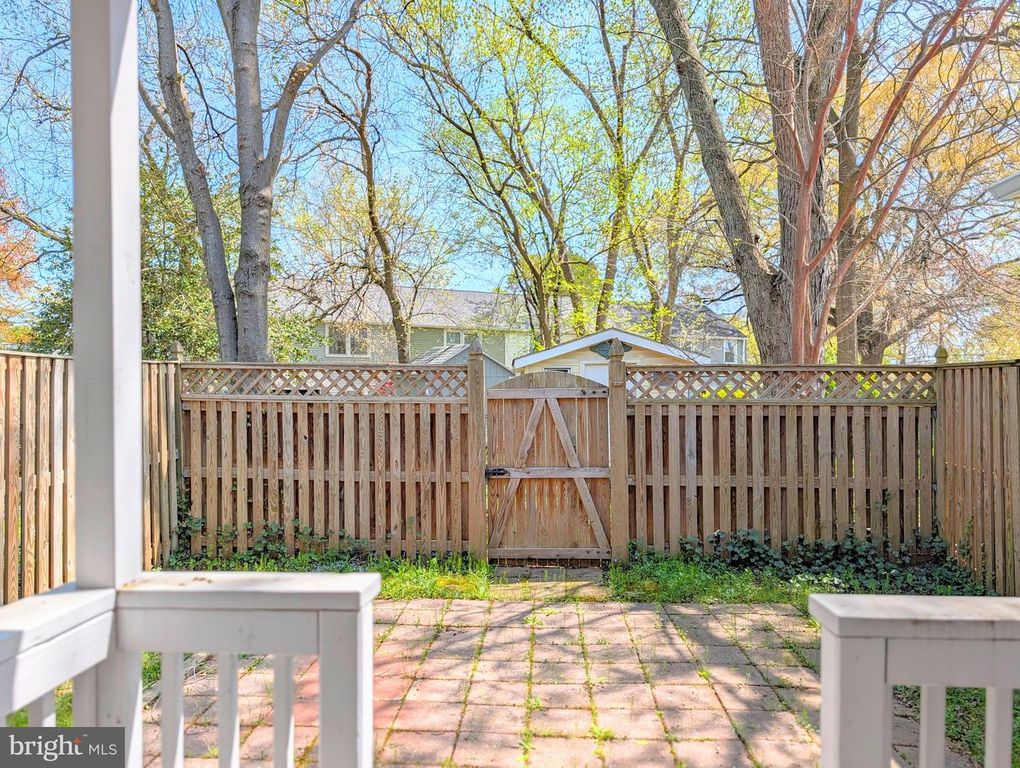 Image 3 of property listing at 10-W SOUTHWAY RD, Greenbelt, MD 20770