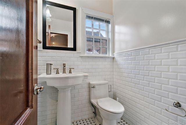 1011 Bay 24th Street, Far Rockaway, NY 11691