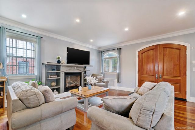 1011 Bay 24th Street, Far Rockaway, NY 11691