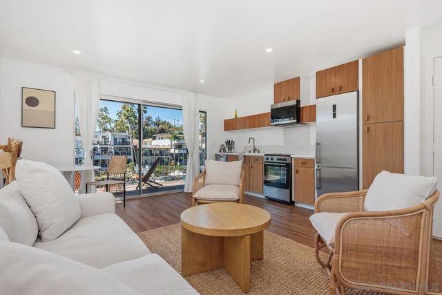 4627 Park Dr, Carlsbad, CA 92008