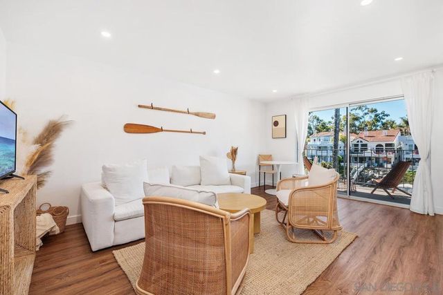 4627 Park Dr, Carlsbad, CA 92008