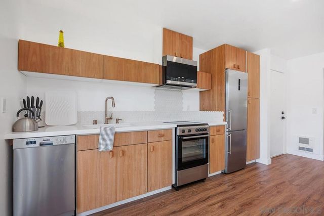 4627 Park Dr, Carlsbad, CA 92008