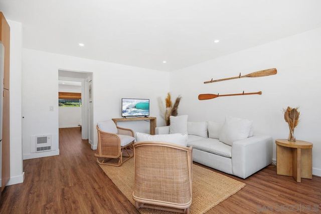 4627 Park Dr, Carlsbad, CA 92008