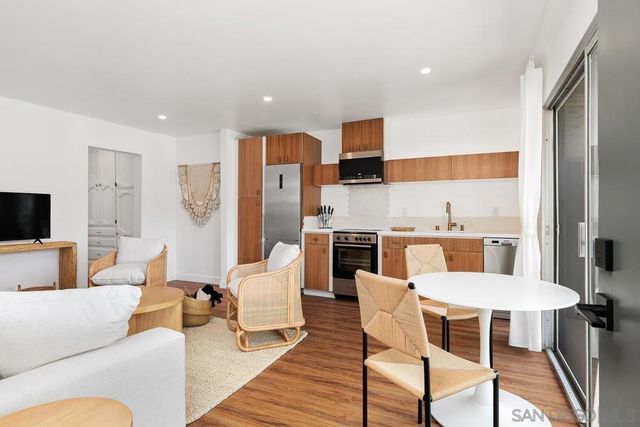 4627 Park Dr, Carlsbad, CA 92008