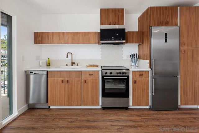 4627 Park Dr, Carlsbad, CA 92008