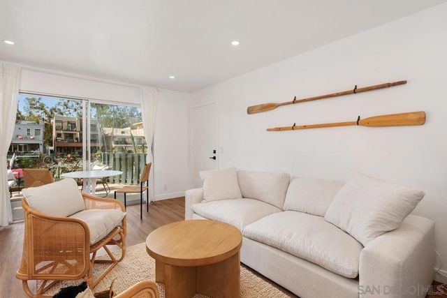 4627 Park Dr, Carlsbad, CA 92008