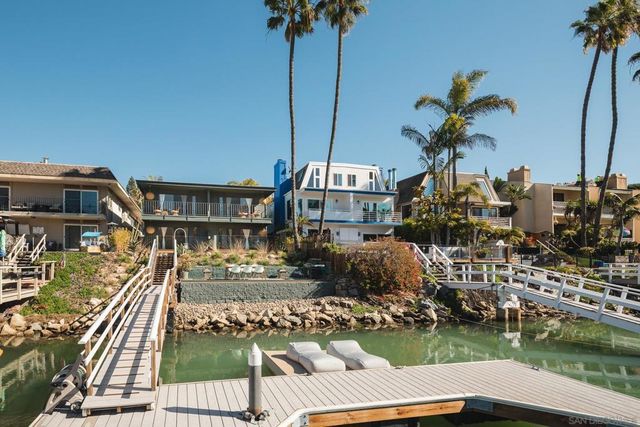 4627 Park Dr, Carlsbad, CA 92008