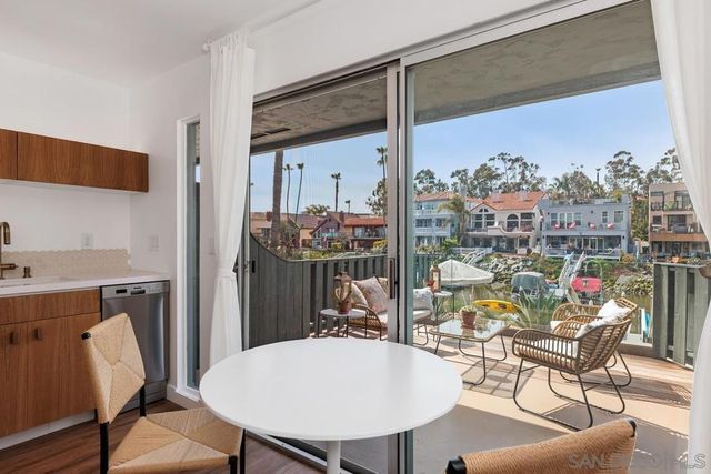 4627 Park Dr, Carlsbad, CA 92008