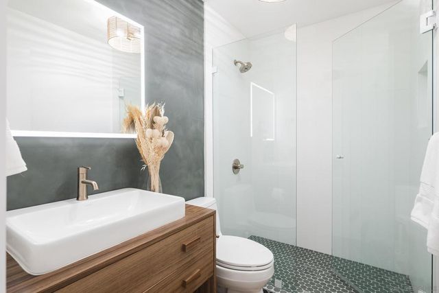 4627 Park Dr, Carlsbad, CA 92008