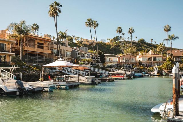 4627 Park Dr, Carlsbad, CA 92008