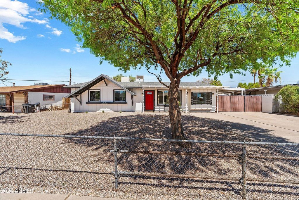 2240 W PARADISE Drive, Phoenix, AZ 85029 — photo 2