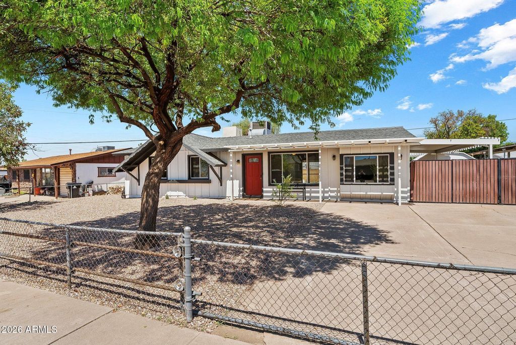 2240 W PARADISE Drive, Phoenix, AZ 85029 — photo 3