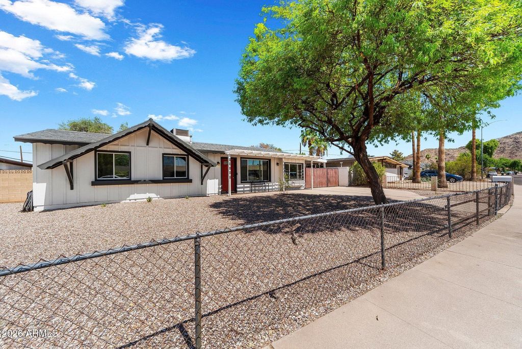 2240 W PARADISE Drive, Phoenix, AZ 85029 — photo 4