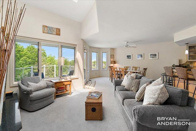 810 S Harbor Drive 22, Grand Haven, MI 49417