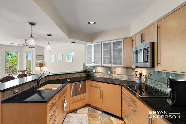 810 S Harbor Drive 22, Grand Haven, MI 49417