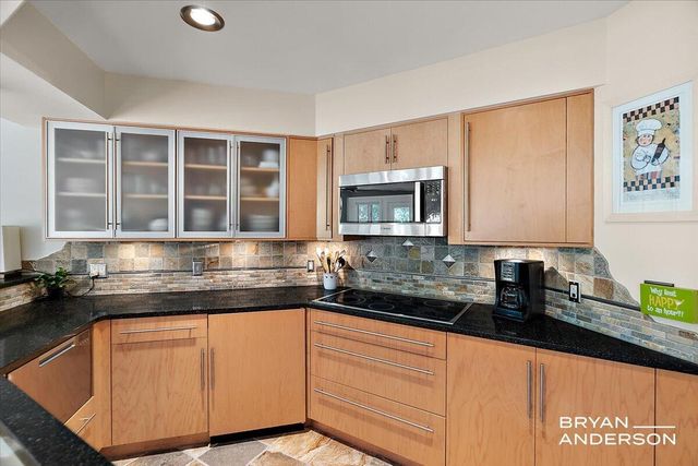 810 S Harbor Drive 22, Grand Haven, MI 49417