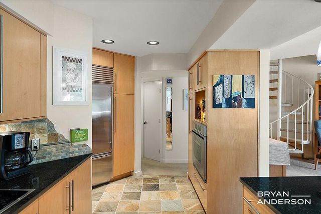810 S Harbor Drive 22, Grand Haven, MI 49417