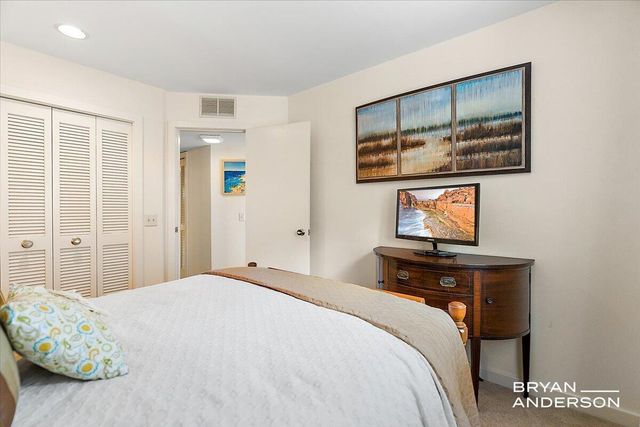 810 S Harbor Drive 22, Grand Haven, MI 49417
