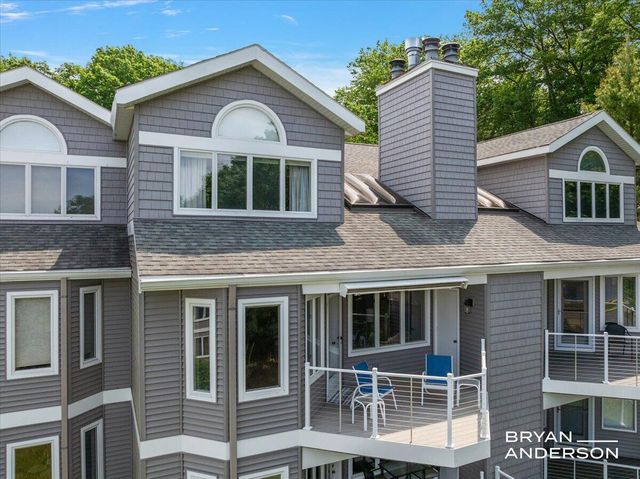 810 S Harbor Drive 22, Grand Haven, MI 49417