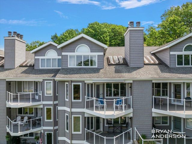 810 S Harbor Drive 22, Grand Haven, MI 49417