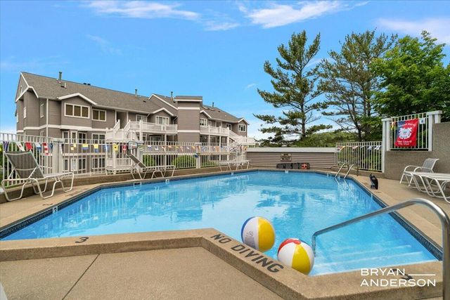 810 S Harbor Drive 22, Grand Haven, MI 49417