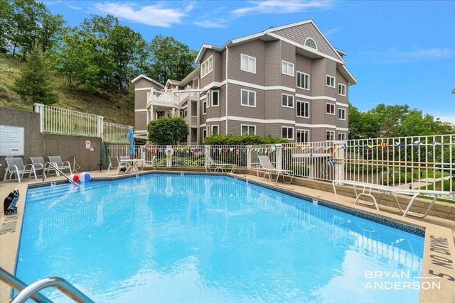810 S Harbor Drive 22, Grand Haven, MI 49417