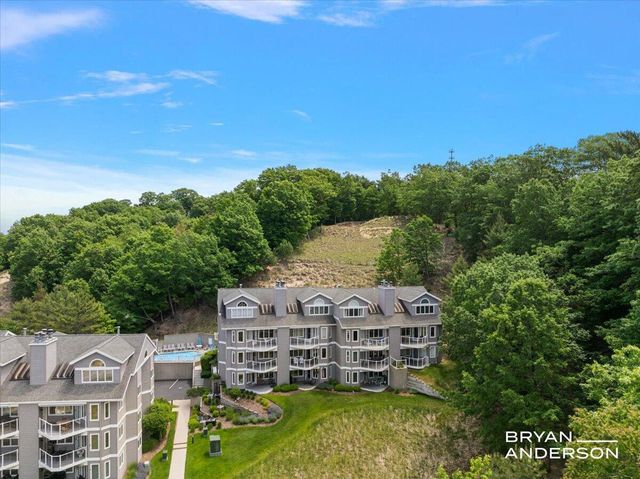 810 S Harbor Drive 22, Grand Haven, MI 49417